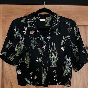 ARITZIA Sunday Best Black Floral Crop Button Down Blouse, Aritzia top, Sleeved